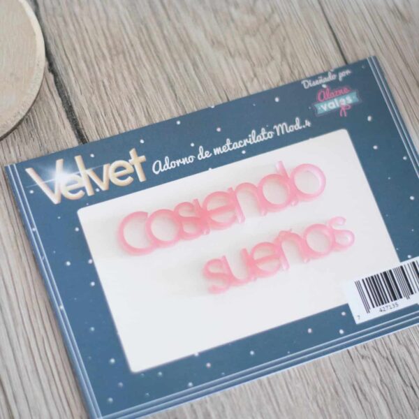 frase cosiendo sueños metacrilato VELVET Alazne Vales scrapbook La esquinita del scrap México