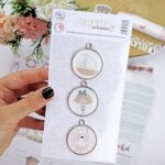 charms metálicos Ohana en la playa cajacadabra deluxe junio 2024 Alúa Cid scrapbooking la esquinita del scrap México 1