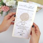 set de 12 sobres DL color crema cajacadabra deluxe junio 2024 Alúa Cid scrapbooking la esquinita del scrap México 1