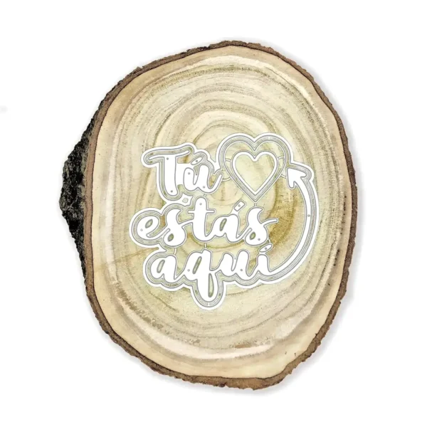 Troquel texto “Tú estás aquí” con corazón y flecha, doble capa; tamaño 120×110 mm; ideal para tarjetas románticas, layouts y álbumes; compatible con Big Shot