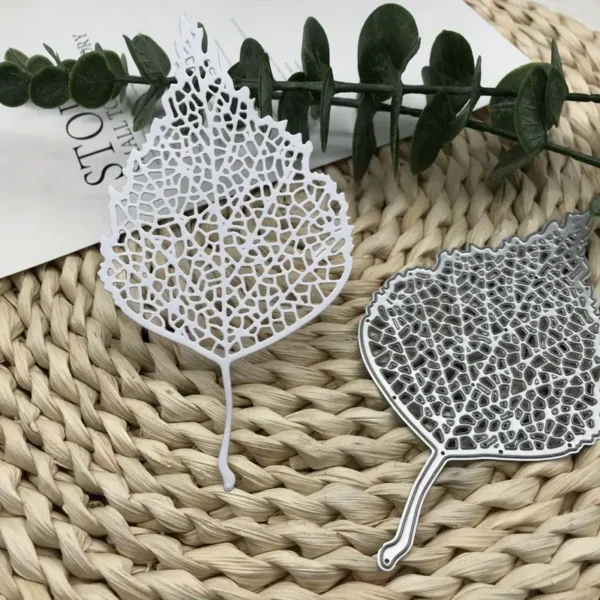 Troquel suaje hoja tropical con ornamentos calados de 68x130 mm