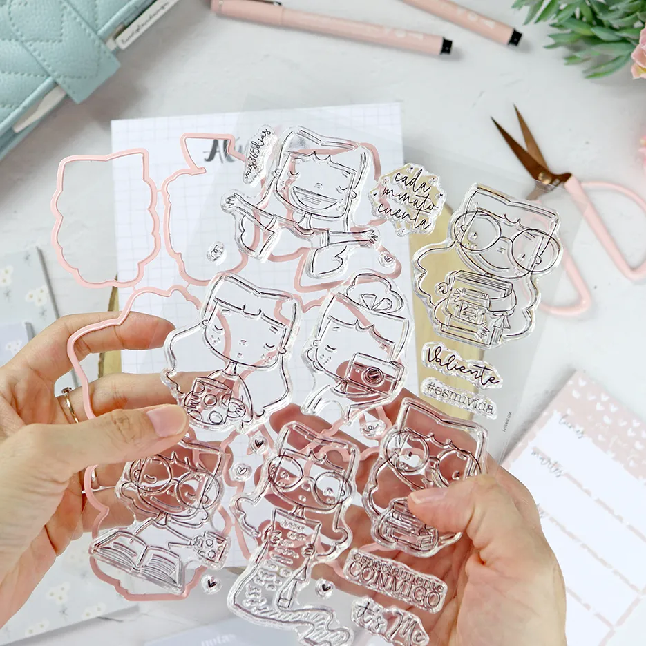 set de sellos y troqueles esmivida colección Sea lo que sea Alúa Cid scrapbooking 1