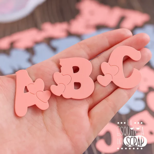 troquel suaje alfabeto letras mayúsculas con corazones web ejemplo